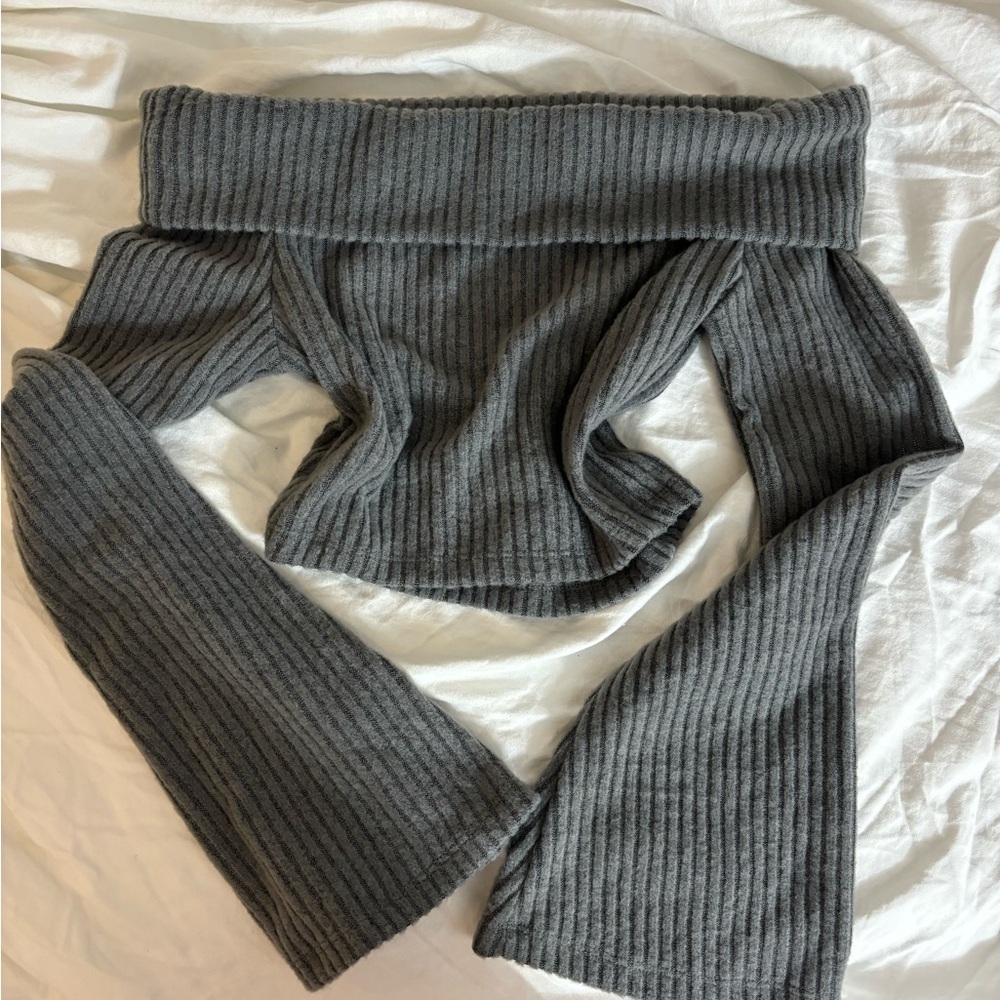 NWT🏷️ Grey Cropped Sweater